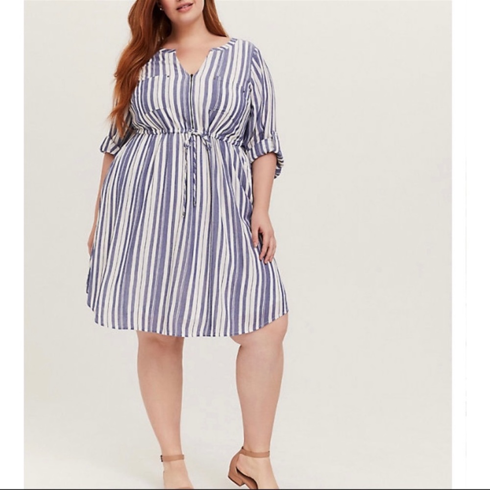 🤍Torrid blue and white stripped dress